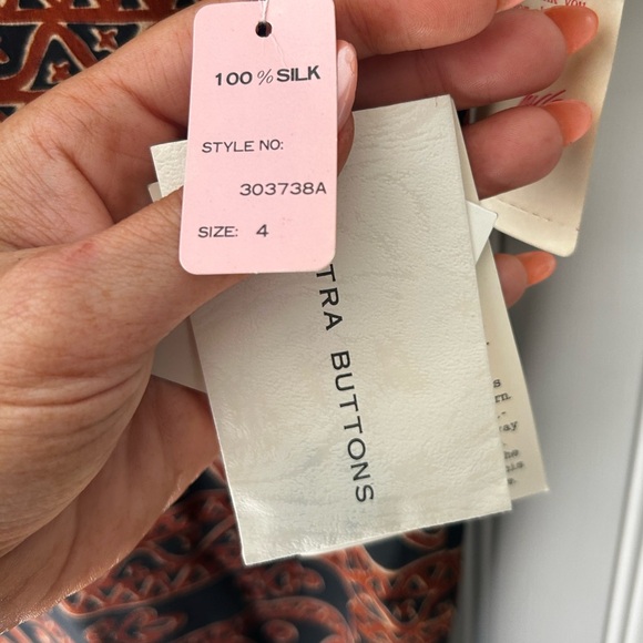 ⭐️ NEW Vintage 100% Silk Gillian Size 4 Black Brown Patterned Button Down Dress - Picture 5 of 11